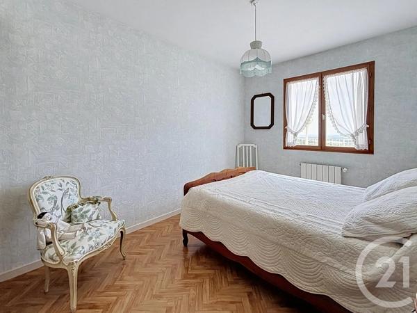 Maison à vendre  8 pièces - 160 m 2   CHATEL GUYON  - 63