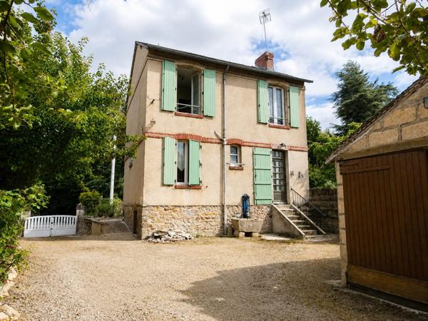 Maison de caractère avec dépendances et terrain Lussac les Eglises