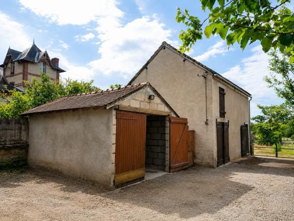 Maison de caractère avec dépendances et terrain Lussac les Eglises