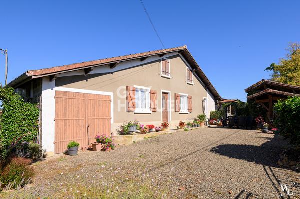Charmante ferme, 3 chambres et un bureau, dépendances et hangar