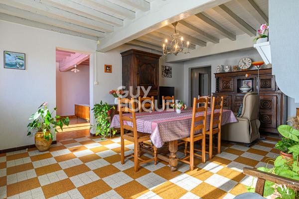 Charmante ferme, 3 chambres et un bureau, dépendances et hangar
