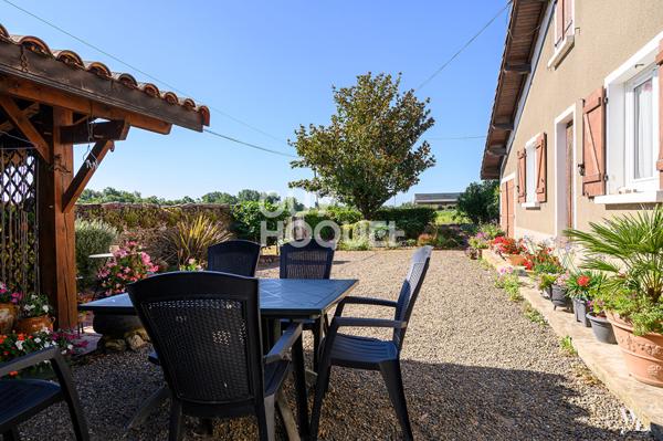 Charmante ferme, 3 chambres et un bureau, dépendances et hangar