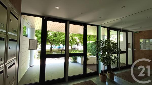 Appartement F2 à vendre  2 pièces - 53,60 m 2   CHAMBERY  - 73