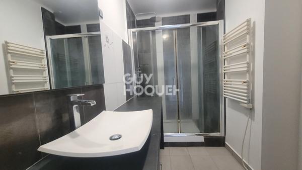 BOIS COLOMBES, MAIRIE/ 3 P. 57,50 m² avec BALCON