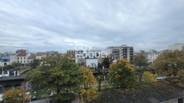 BOIS COLOMBES, MAIRIE/ 3 P. 57,50 m² avec BALCON