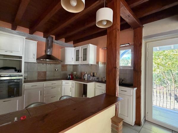 Grande maison de caractère totalement rénovée avec studio indépendant, grange et terrain idéal pour des chevaux à LAMOTHE