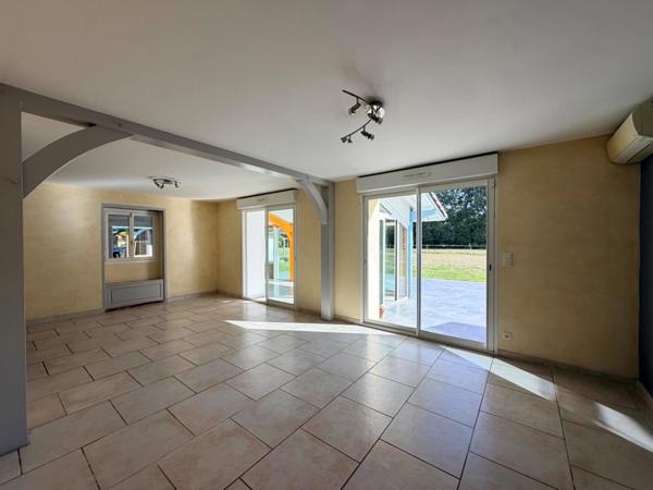 Grande maison de caractère totalement rénovée avec studio indépendant, grange et terrain idéal pour des chevaux à LAMOTHE