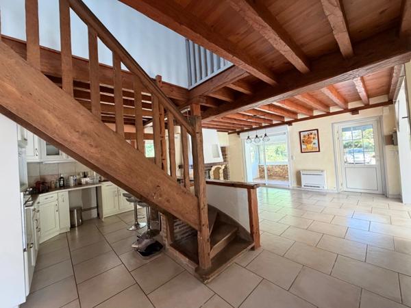 Grande maison de caractère totalement rénovée avec studio indépendant, grange et terrain idéal pour des chevaux à LAMOTHE