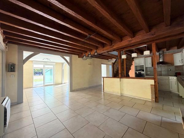 Grande maison de caractère totalement rénovée avec studio indépendant, grange et terrain idéal pour des chevaux à LAMOTHE