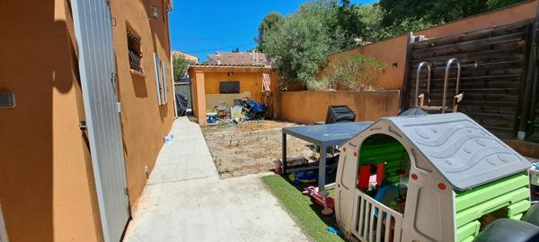 Gardanne - Maison rénovée 3 pièces - 70 m2 - terrasse couverte - jardin - stationnement
