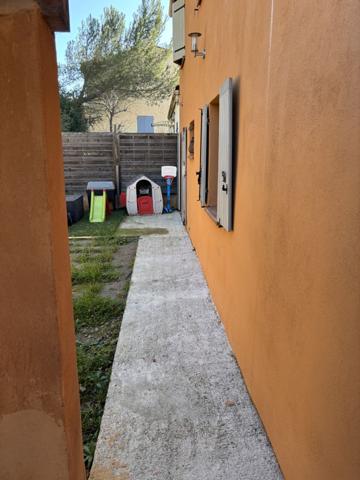 Gardanne - Maison rénovée 3 pièces - 70 m2 - terrasse couverte - jardin - stationnement