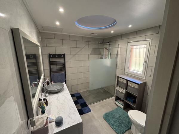 Gardanne - Maison rénovée 3 pièces - 70 m2 - terrasse couverte - jardin - stationnement