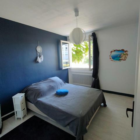 Appartement de type F4 situé à Saint-Etienne proche du HPL . Actuellement en location dans une copropriété sécurisé.