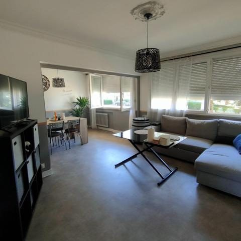 Appartement de type F4 situé à Saint-Etienne proche du HPL . Actuellement en location dans une copropriété sécurisé.