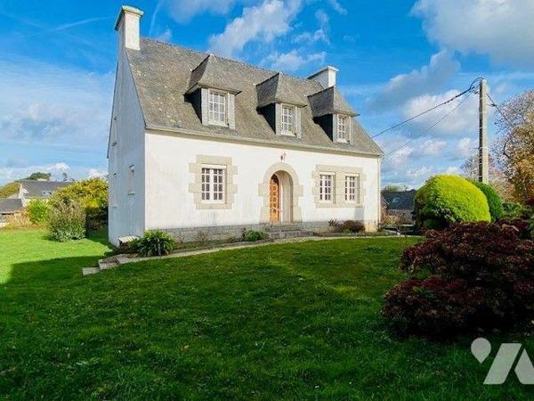 A Vendre à Trégastel 22730, Pavillon de 140m² habitables, de 8 pièces + cuisine, dont 1 ch au r...