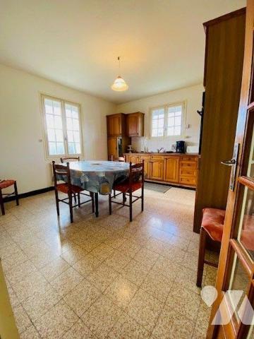 A Vendre à Trégastel 22730, Pavillon de 140m² habitables, de 8 pièces + cuisine, dont 1 ch au r...