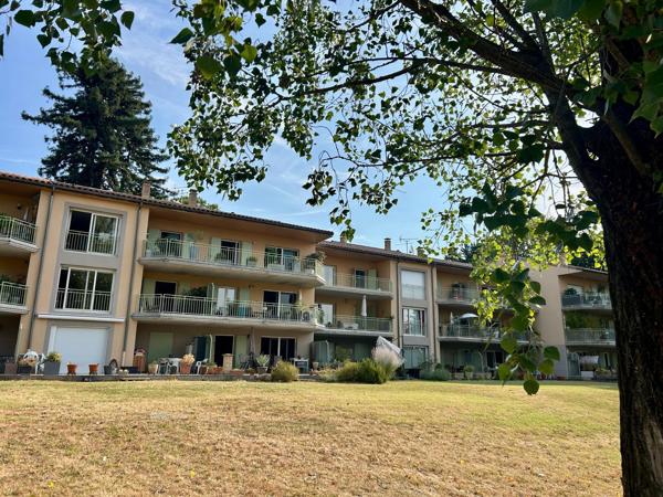 APPARTEMENT T3 avec grande terrasse et vue dégagée