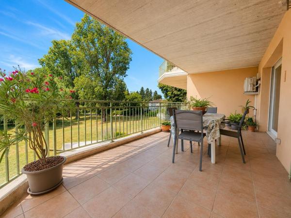 APPARTEMENT T3 avec grande terrasse et vue dégagée