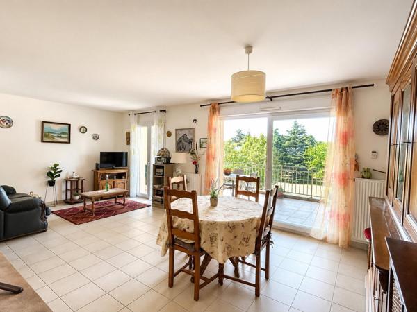 APPARTEMENT T3 avec grande terrasse et vue dégagée