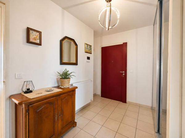 APPARTEMENT T3 avec grande terrasse et vue dégagée