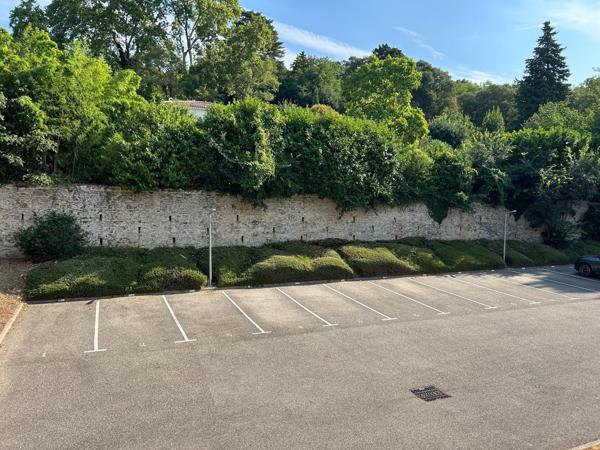 APPARTEMENT T3 avec grande terrasse et vue dégagée