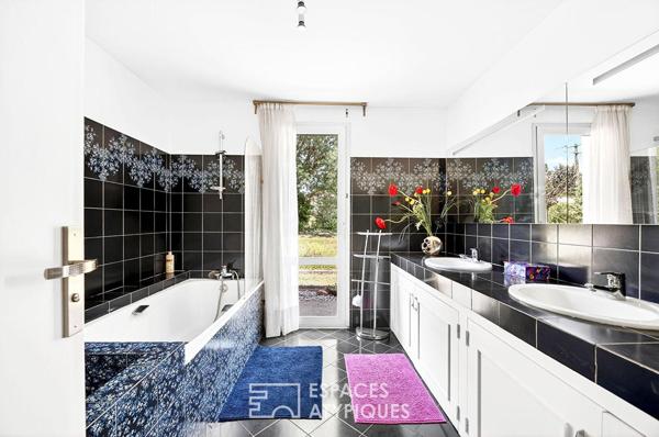 Élégante maison d’architecte au coeur d’un écrin naturel