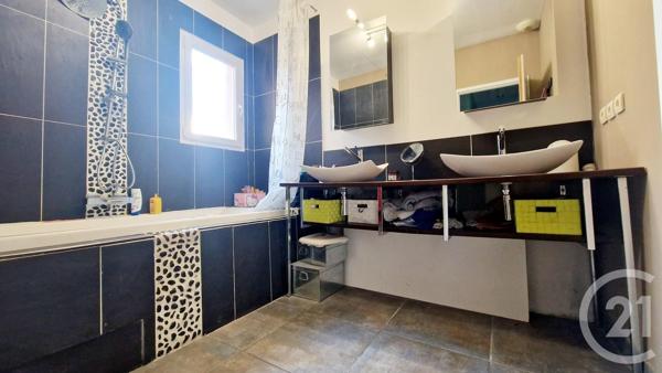 Maison à vendre  6 pièces - 137 m 2   MARIGNANE  - 13