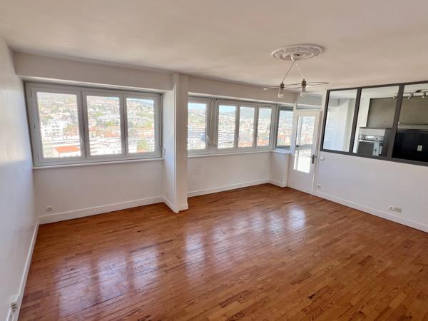 Appartement 3 pièce(s) 2 chambre(s) 69.6 m²