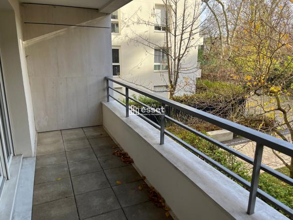 Location Appartement 4 pièces 99 m² - Courbevoie 92400