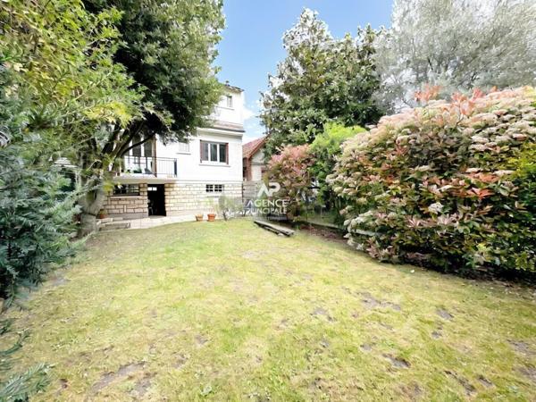 VIROFLAY - Maison de 5 pièces. et vaste garage €835 000 ** - Référence 709-C