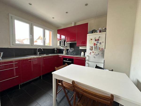 VIROFLAY - Maison de 5 pièces. et vaste garage €835 000 ** - Référence 709-C