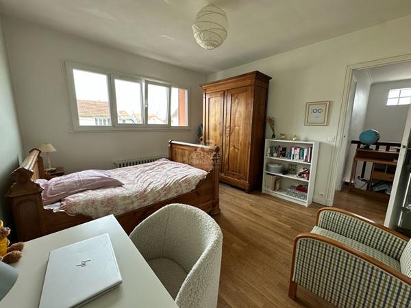 VIROFLAY - Maison de 5 pièces. et vaste garage €835 000 ** - Référence 709-C
