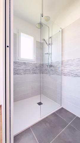 À vendre – Maison contemporaine T4 à étage de 111 m² avec terrasse et suite parentale