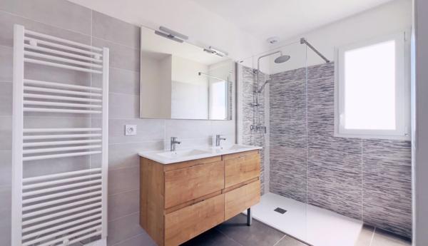 À vendre – Maison contemporaine T4 à étage de 111 m² avec terrasse et suite parentale