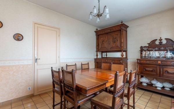 Maison à vendre    7 pièces •  Parentis-en-Born