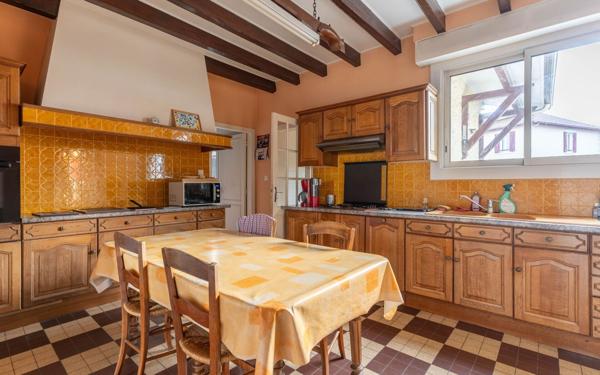 Maison à vendre    7 pièces •  Parentis-en-Born