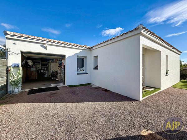 Maison à vendre Sainte Pazanne - 5 pièces, 94m² avec 3 chambre(s) à 349 900€ - AJP Immobilier Sainte-Pazanne