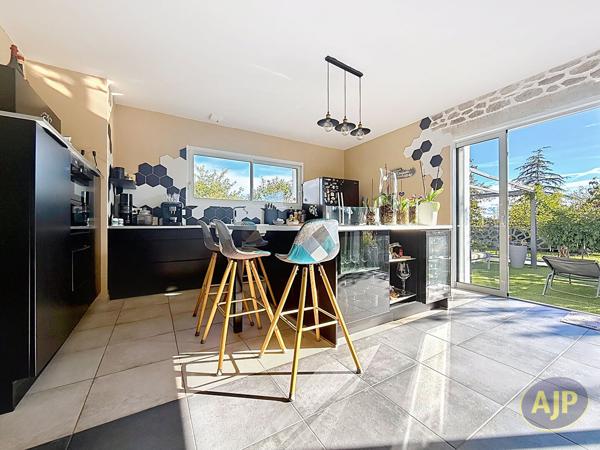 Maison à vendre Sainte Pazanne - 5 pièces, 94m² avec 3 chambre(s) à 360 000€ - AJP Immobilier Sainte-Pazanne