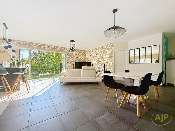 Maison à vendre Sainte Pazanne - 5 pièces, 94m² avec 3 chambre(s) à 360 000€ - AJP Immobilier Sainte-Pazanne