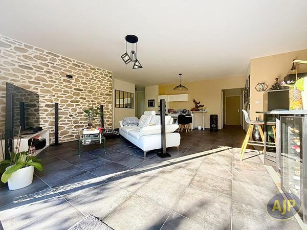 Maison à vendre Sainte Pazanne - 5 pièces, 94m² avec 3 chambre(s) à 360 000€ - AJP Immobilier Sainte-Pazanne