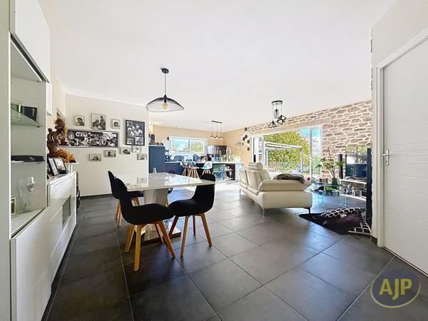 Maison à vendre Sainte Pazanne - 5 pièces, 94m² avec 3 chambre(s) à 360 000€ - AJP Immobilier Sainte-Pazanne