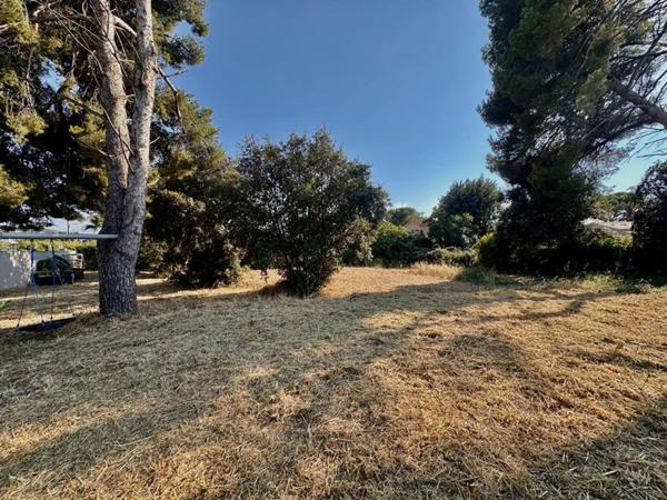 LE BRUSC - 10 MINUTES A PIED DE LA PLAGE DU CROS - TERRAIN  1052 m2