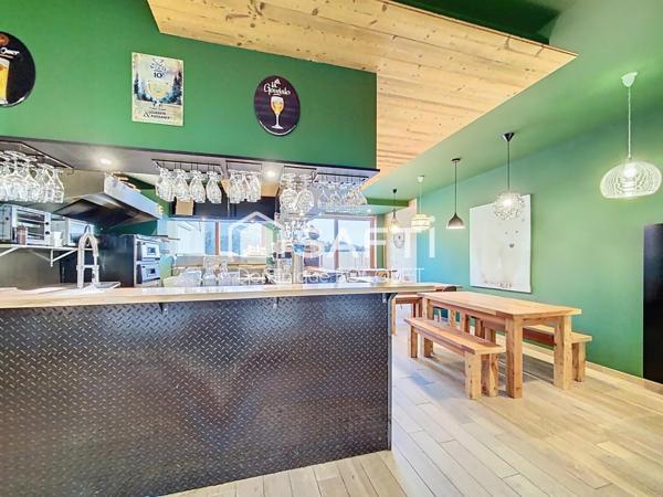 Murs commerciaux et local commercial à usage de bar-restaurant clé en main. galerie marchande d'une résidence de plus de 1000 logements au pied des pistes de ski