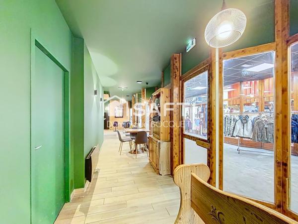 Murs commerciaux et local commercial à usage de bar-restaurant clé en main. galerie marchande d'une résidence de plus de 1000 logements au pied des pistes de ski