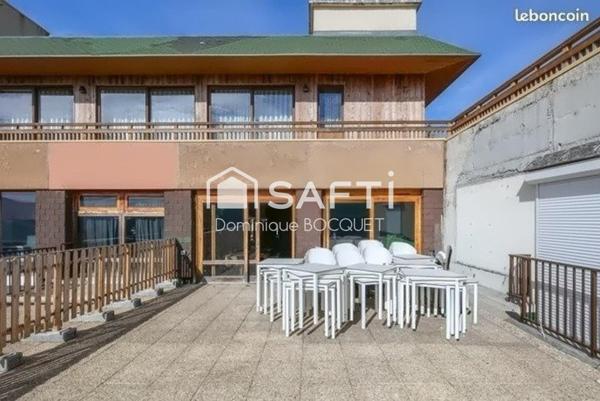 Murs commerciaux et local commercial à usage de bar-restaurant clé en main. galerie marchande d'une résidence de plus de 1000 logements au pied des pistes de ski