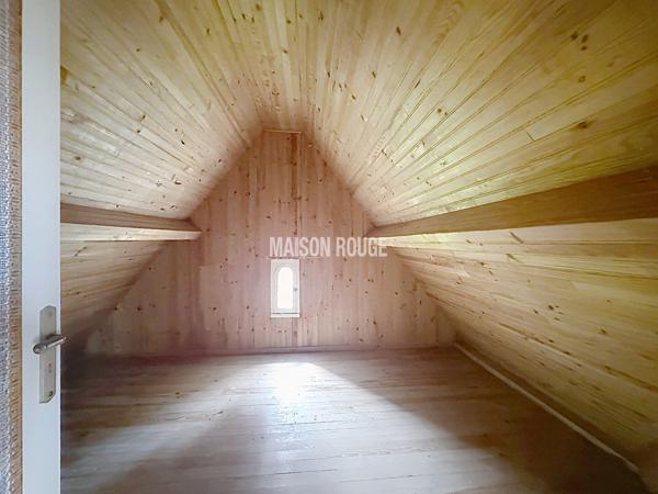 Maison en demi-niveaux, lumineuse, à repenser !