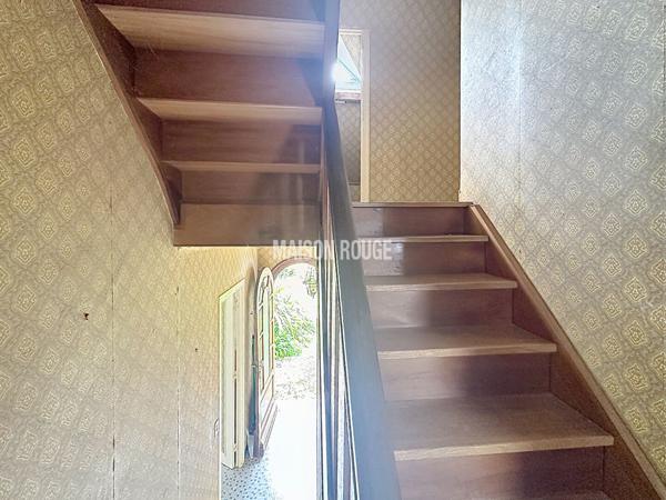 Maison en demi-niveaux, lumineuse, à repenser !