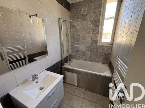 Location appartement 2 pièces 38 m² Hyères