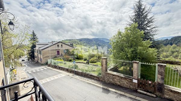 Le Pompidou (48110) Maison de village 7 pièces avec terrasse