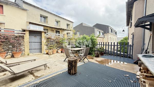 Le Pompidou (48110) Maison de village 7 pièces avec terrasse